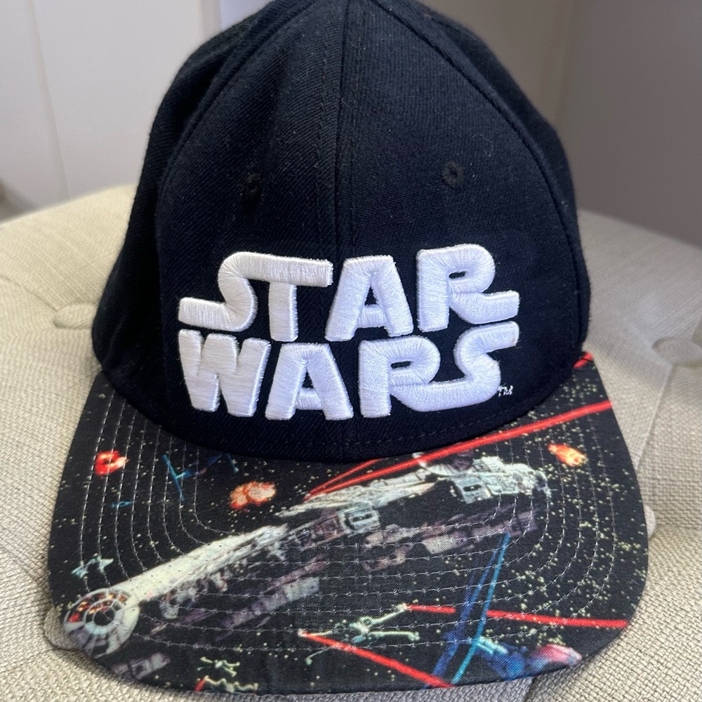Star Wars black hat. Good condition.